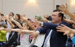 Kerem Eser çocukları eğlendirdi
