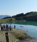 Serinlemek için girdiği gölette boğuldu