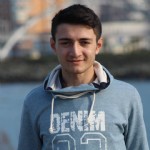 Köpeklere çarpmamak için ölüme uçtu