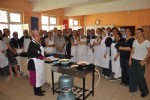 90 kişiye altın bilezik