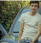 Otomobille kanala düşen genci arıyorlar