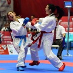 Çocukları tatamide onlar tribünde terledi