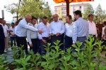 Vali ve Başkan tütün dizdi