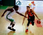 Yeşilgiresun galibiyetle başladı 64-61