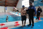 Engelli çocuklara işaret diliyle yüzme eğitimi