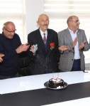 En yaşlı ozana yaşgünü sürprizi