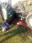 Traktör devrildi: 1 ölü, 1 yaralı