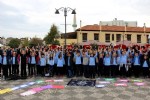 Minik öğrenciler, çocuk hakları için yürüdü