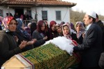 Tabutuna en sevdiği elbisesi sarıldı