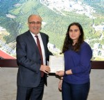 Fakülte birincilerine YÖK’ten takdir belgesi