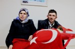 15 yıl sonra geldi Türk Bayrağı'na sarıldı