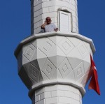 Telefon çeksin diye ağaca çıkıyorlar