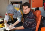 Kamyoneti kırmızı ışık da durduramadı 