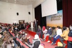 Kitap okumayan genç artık sınavlarda başarılı olamayacak