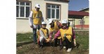 Öğrenciler okul bahçesine fidan dikti