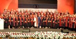Akademisyenler belgelerini çocukları ile aldı
