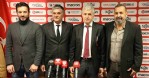 Yücel Uyar imzayı attı
