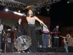 İrem Derici Mut’ta Hayranlarını Coşturdu