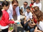 İzmirlioğlu İlkokulu Öğrencileri Bilim Şenliği’nde Deneylerini Gösterdi