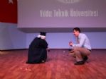 Mezuniyet Töreninde Sürpriz Evlilik Teklifi