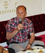 Muhtardan Övgü Geldi