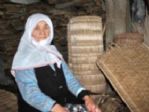 Hesna Nine 78 Yıldır Hasır Dokuyor