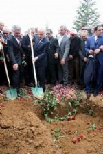 Süleyman Demirel Baba Ocağında Toprağa Verildi