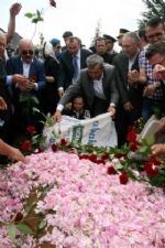 Süleyman Demirel Baba Ocağında Toprağa Verildi