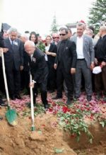 Süleyman Demirel Baba Ocağında Toprağa Verildi