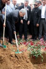 Süleyman Demirel Baba Ocağında Toprağa Verildi