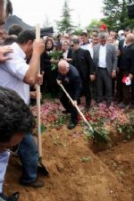 Süleyman Demirel Baba Ocağında Toprağa Verildi