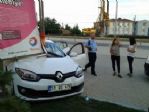Yoldan Çıkan Otomobil Benzinliğe Daldı