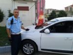Yoldan Çıkan Otomobil Benzinliğe Daldı