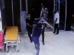 Tıp Merkezini Basıp, Doktoru Tedavi İçin Götürdüler