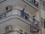 Başı Dönünce İki Kat Aşağıdaki Evin Balkonuna Düştü