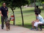 Parkta Narkotik Köpekli Uyuşturucu Uygulaması