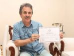 60 Yaşında Hem Yapıyor Hem Çalıyor