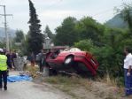 Otomobil Elektrik Direğine Çarptı: İki Ölü