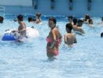 Antalya’da Sıcaktan Bunalan Sahile Koştu