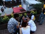Lgbt Üyeleri İle Polis Arasındaki Gerginlik Devam Ediyor