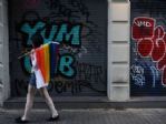 Lgbt Üyeleri İle Polis Arasındaki Gerginlik Devam Ediyor