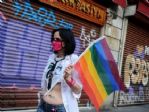 Lgbt Üyeleri İle Polis Arasındaki Gerginlik Devam Ediyor