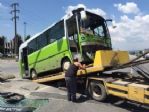 Özel Halk Otobüsü Otomobil İle Çarpıştı: 1 Ölü, 3 Yaralı