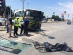 Özel Halk Otobüsü Otomobil İle Çarpıştı: 1 Ölü, 3 Yaralı