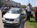 Otomobilin Çarptığı Genç Kız Hastanelik Oldu