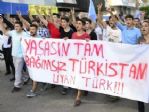 Adana’da Çin’e Tepki Yürüyüşü