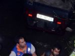Otomobil Dereye Uçtu, Baba Ve Oğlu Ağır Yaralandı