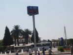 Sıcaktan Bunalan Çocuklar Süs Havuzlarına Akın Etti