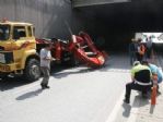 Yozgat’ta Vinç Üst Geçide Çarptı