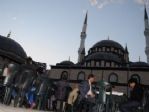 Yozgat Bilal Şahin Külliyesinde Hafızlara Ve Vatandaşlara İftar Yemeği Verildi